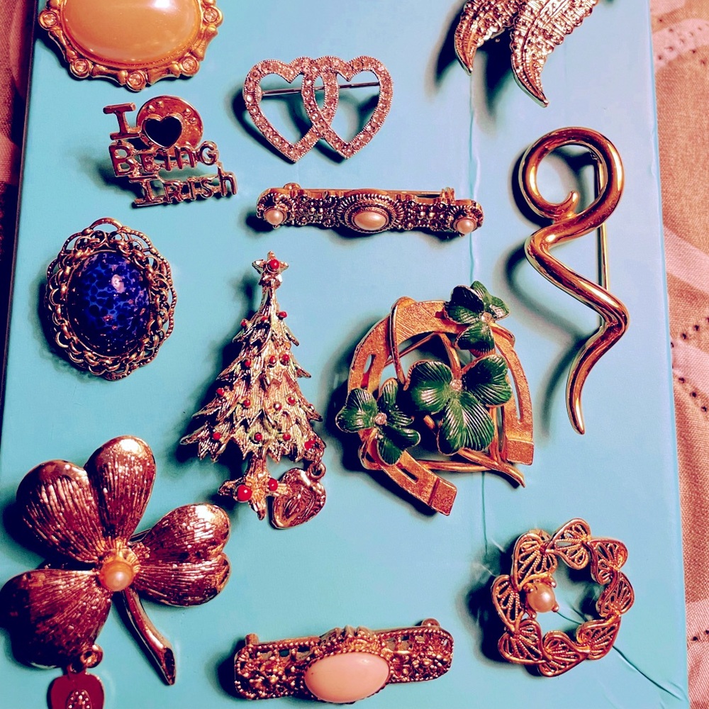 💖 Vintage brooches (14) lot Mint condition 💖
